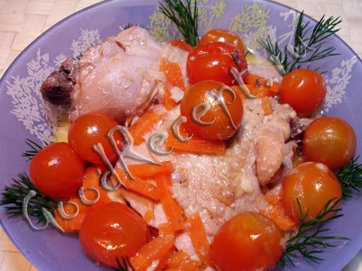 Курица, тушеная со сметаной и помидорами черри