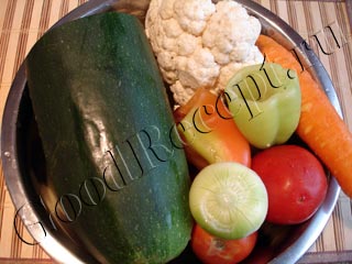 Салат из кабачка, цветной капусты, перца и помидоров на зиму