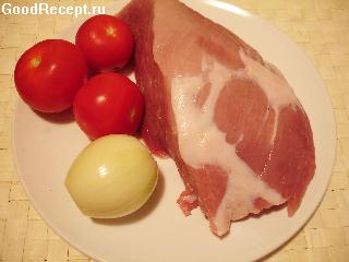 Мясо, запеченное с помидорами