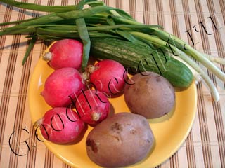 Салат из редиса с огурцом и картофелем