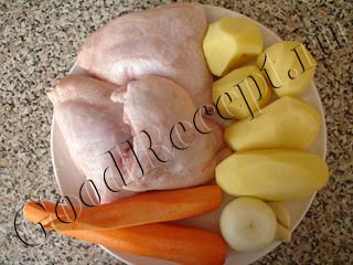 Куриные бедрышки запеченные с луком и морковью